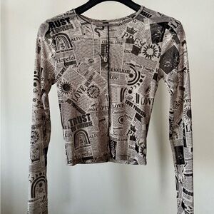 Windsor Newspaper Print Graphic Top Size S Black White Y2K Fitted Long Sleeve
